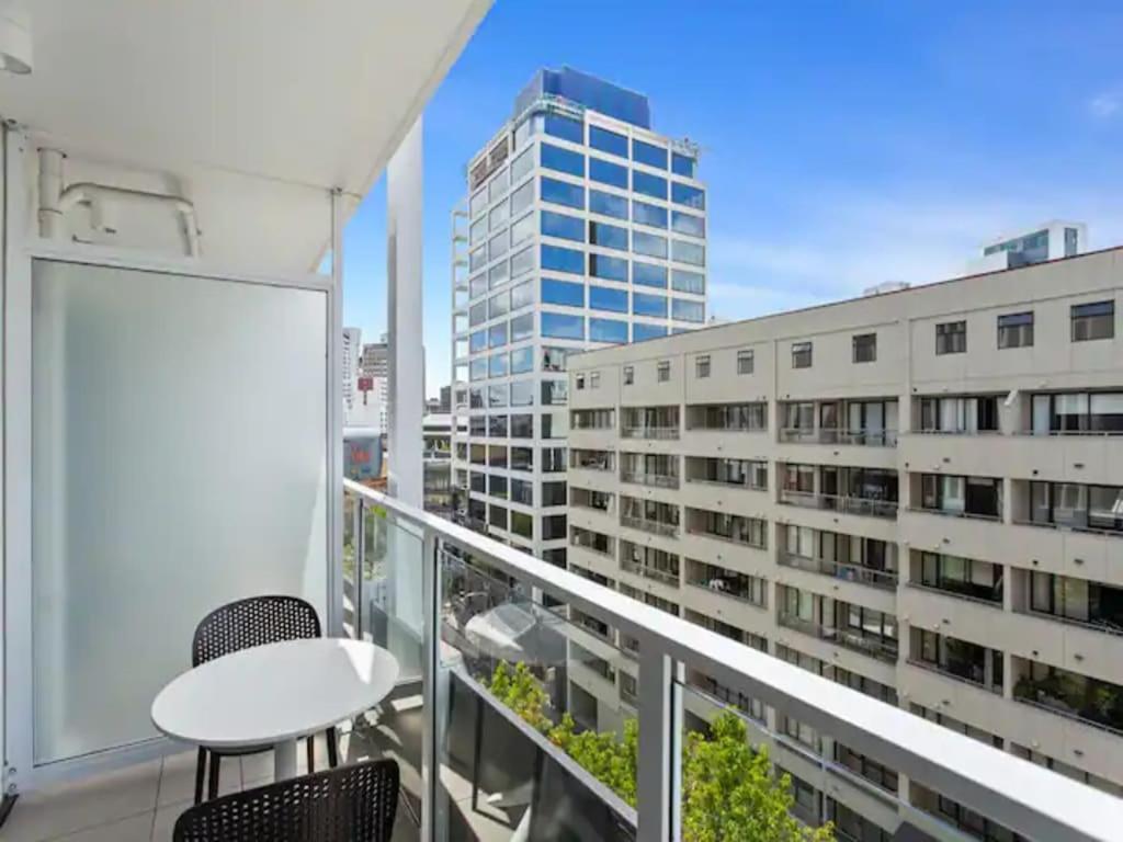 Stylish Central City 1-Bedroom With Patio Auckland Esterno foto